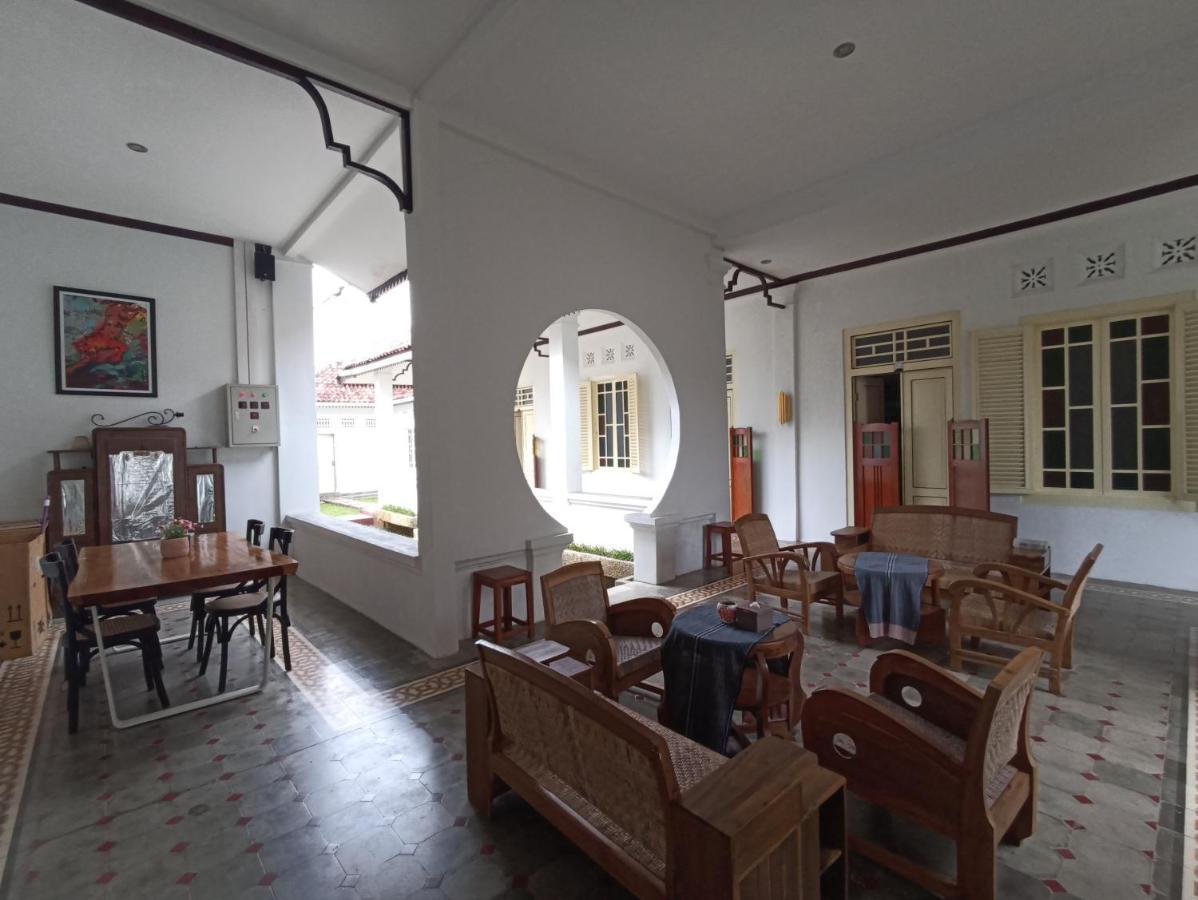 Mruyung Guest House Kota Lama Banyumas Mitra Reddoorz Kültér fotó