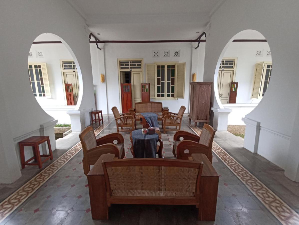 Mruyung Guest House Kota Lama Banyumas Mitra Reddoorz Kültér fotó
